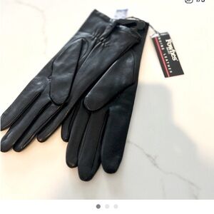 Women Classic FOWNES Black Leather Gloves nwt